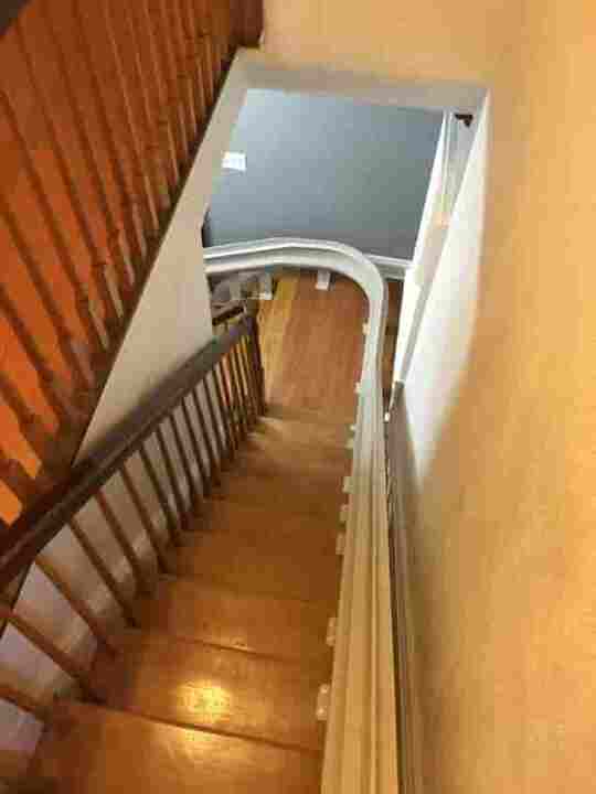 curved stair lift on l-shaped staircase
